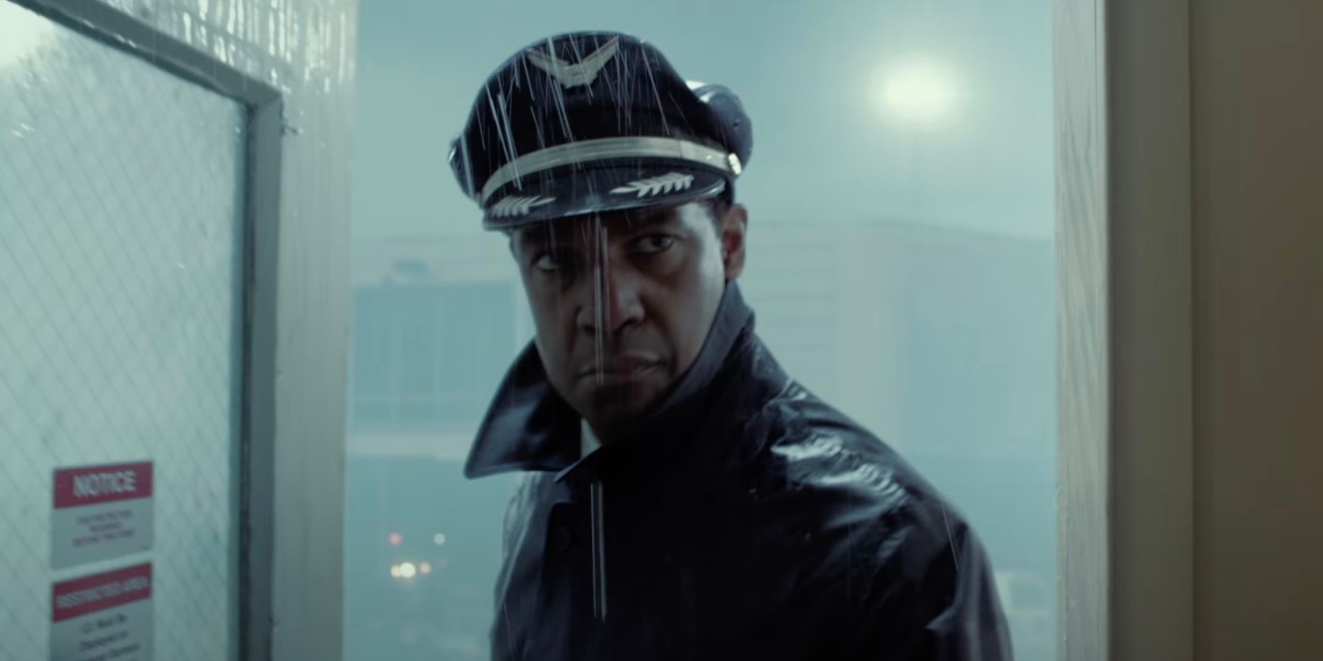 "Flight" Fact-Check: Real Pilot Reveals Denzel's Cool Secret! 1 "Flight" Fact-Check: Real Pilot Reveals Denzel's Cool Secret!