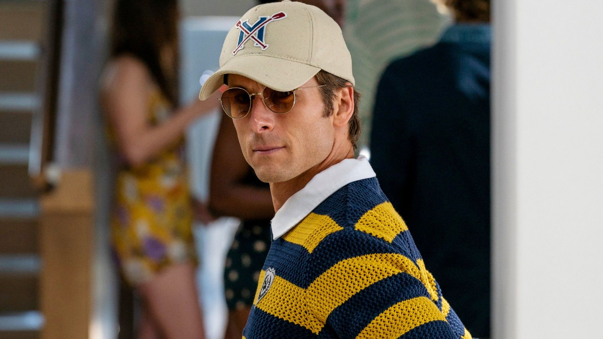 Glen Powell's A24 Thriller: Why Critics & Fans Clash! 1 Glen Powell's A24 Thriller: Why Critics & Fans Clash!