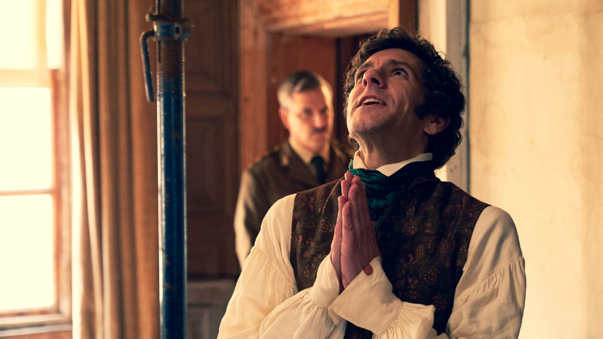 Beloved Sitcom's Shock Return: Button House Gets Big Screen!