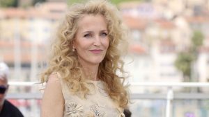TheScreeScore 13 Gillian Anderson's Horror Masterpiece: A Flawless Debut!