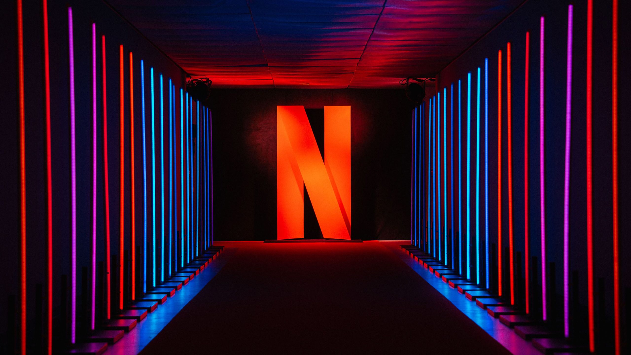 Billion-Minute Hit Can't Save Netflix-Paramount Deal!